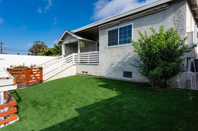 Building Photo - Remodeled Craftsman with Large Yard!
