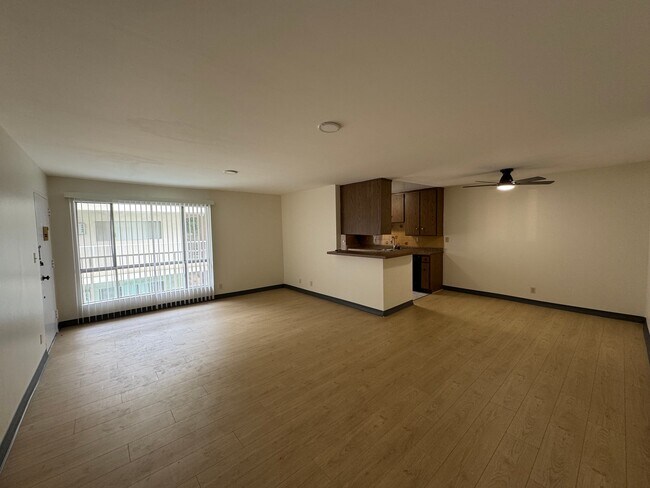 Building Photo - 5320 Zelzah Ave