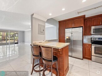Building Photo - 371 S Hollybrook Dr