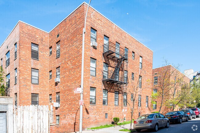 Building Photo - 2519 30th Dr