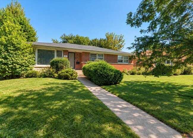 Building Photo - 8943 Ewing Ave