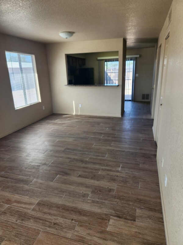 Foto principal - 406 Vassar Ct