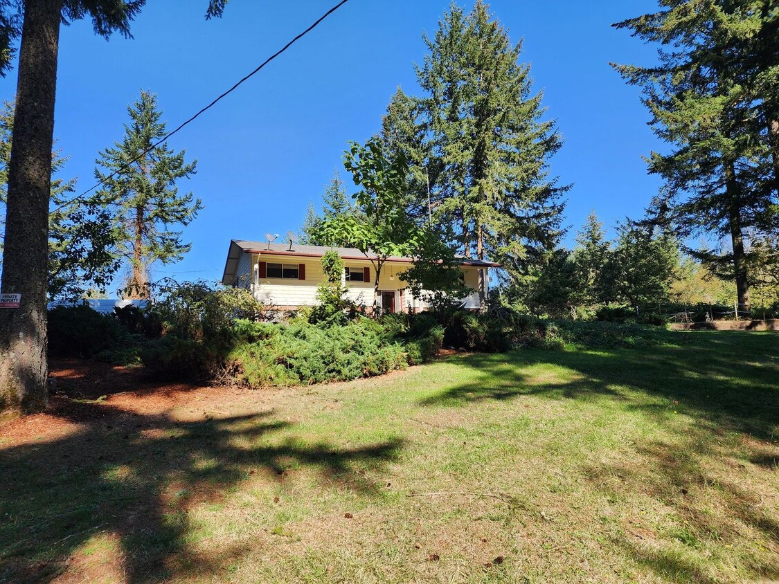 Primary Photo - Large 4 bed home with Valley Views on 5 ac...