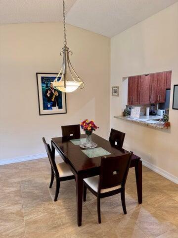 Foto del edificio - 5055 Oakhill Ln