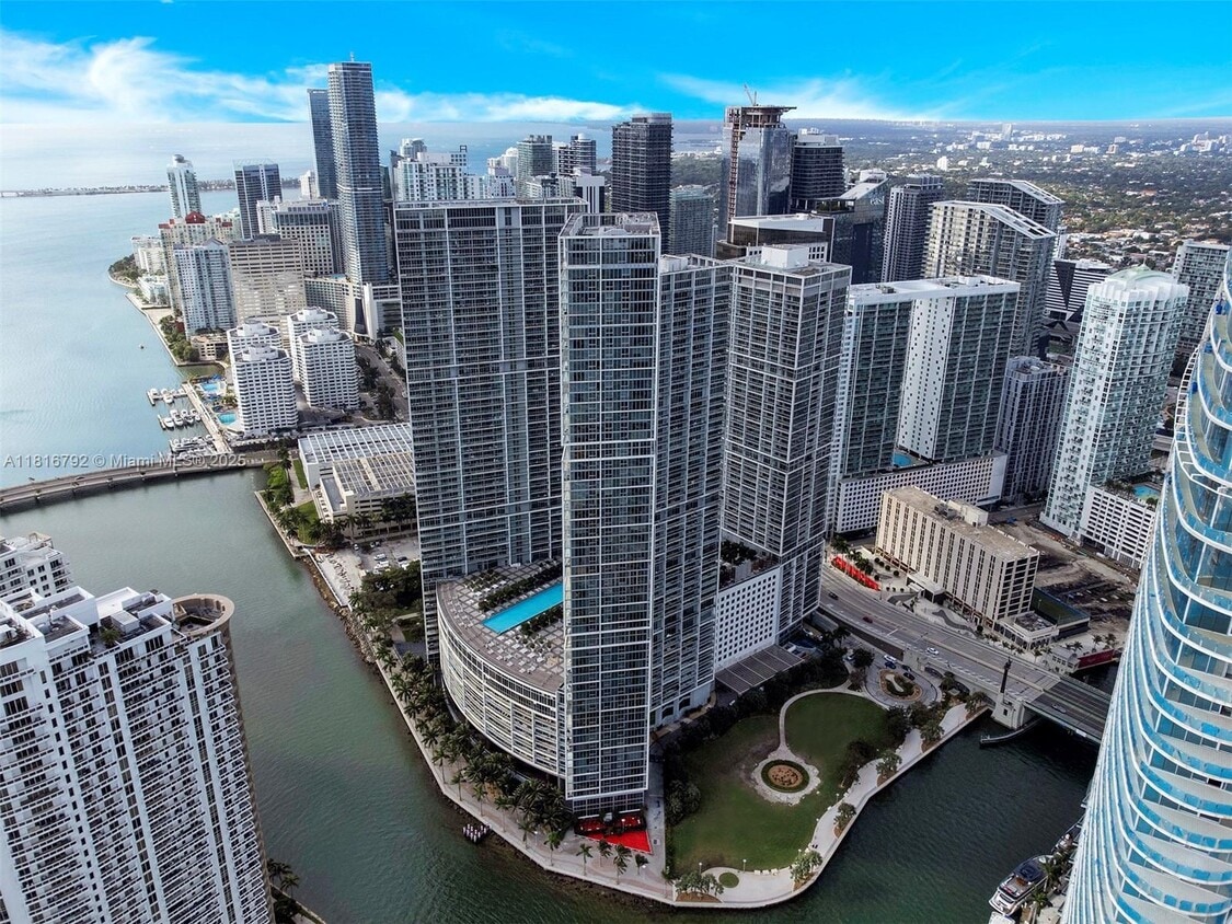 Primary Photo - 465 Brickell Ave