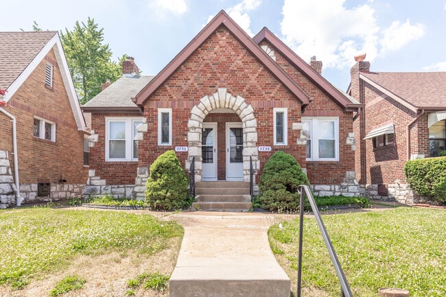 Building Photo - 5736 Chippewa St