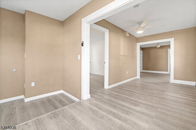 Building Photo - 29 Ligham St