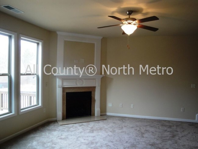 Building Photo - 5060 Glencliff Dr