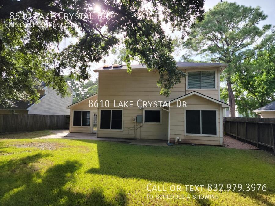 Foto del edificio - 8610 Lake Crystal Dr