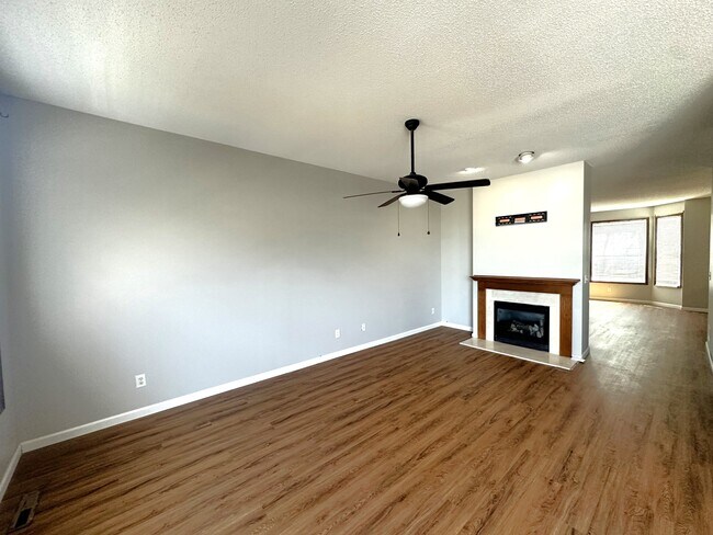 Foto del edificio - 13892 Ironstone Tr NW