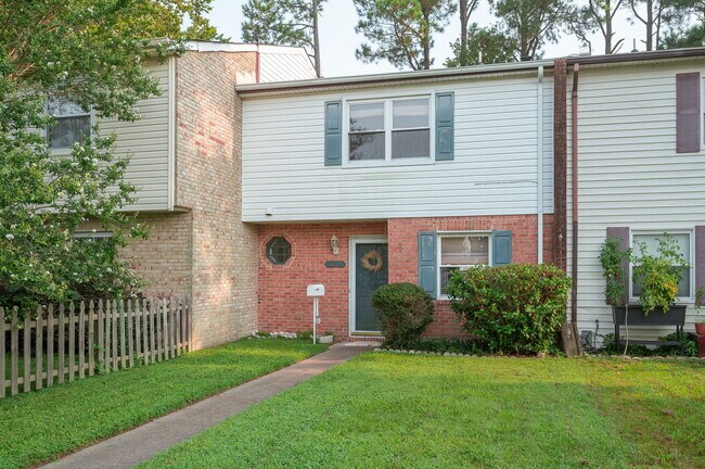Building Photo - 784 Biltmore Dr