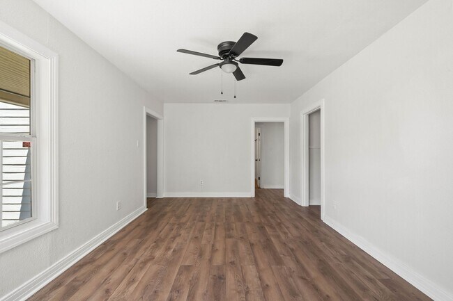 Building Photo - Large Updated Home, Minutes from Texas Tech