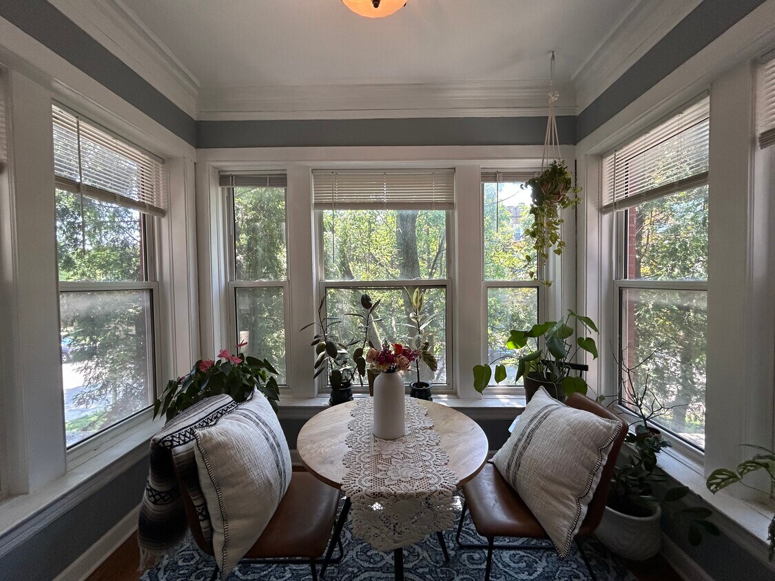 Foto principal - 2554 W Eastwood Ave