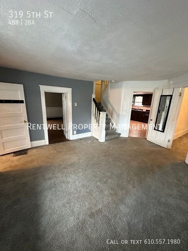 Building Photo - 319 5th St