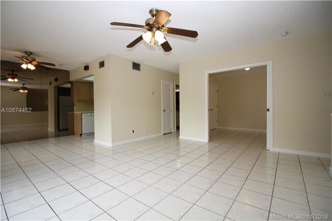 Building Photo - 10909 SW 113th Pl