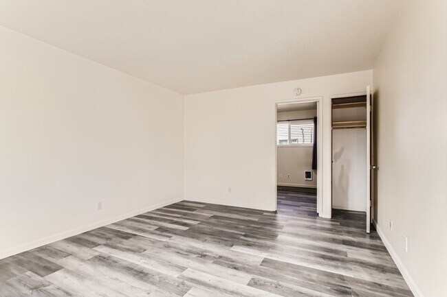 Living Room - 715 NE 92nd Ave