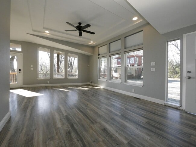 Building Photo - 916 Simpson Rd