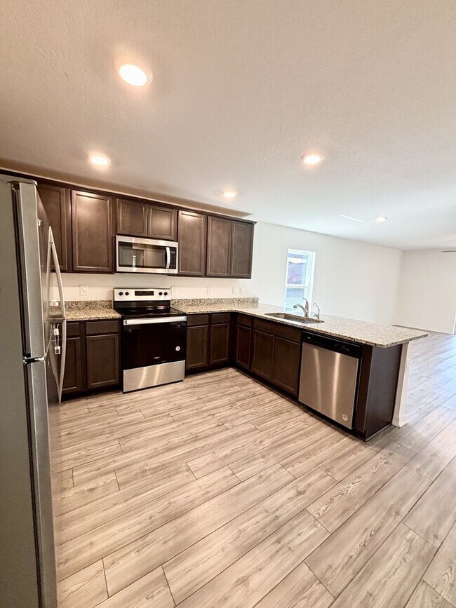Foto del edificio - Your Dundee 4Beds/2Baths dream home – conv...