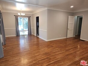 Building Photo - 127 N Clark Dr