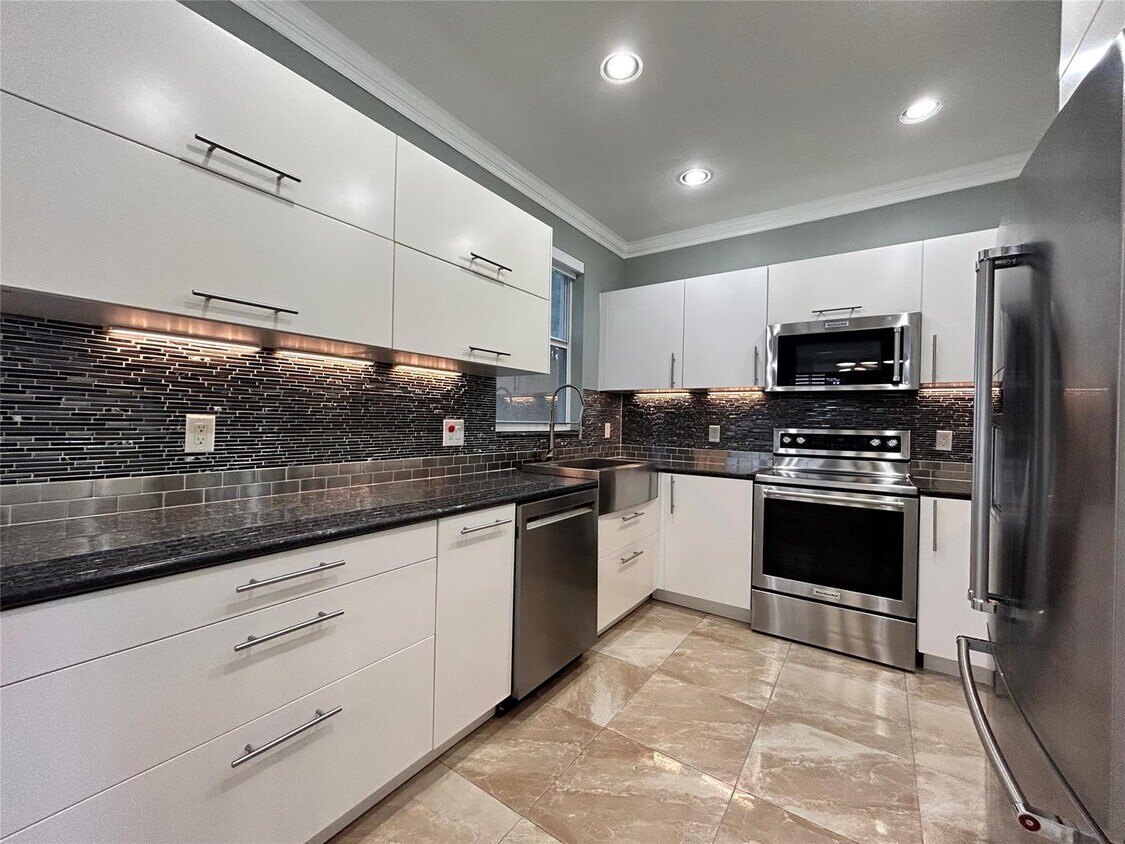 Foto principal - 604 NW 170th Ter