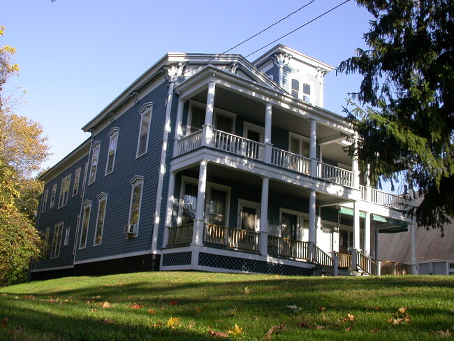 Building Photo - 329 Macarthur Pkwy