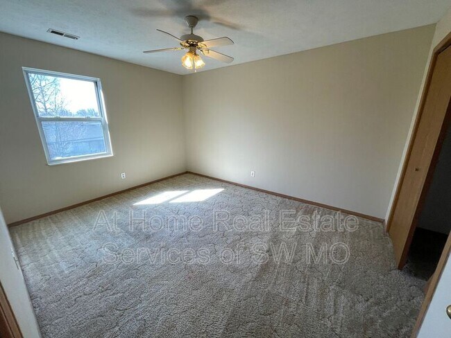 Foto del edificio - 750 S Campbell Ave