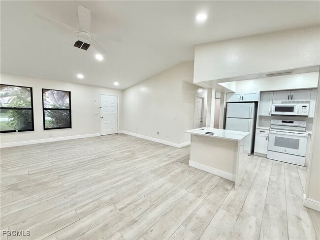 Building Photo - 1420 SE 19th St