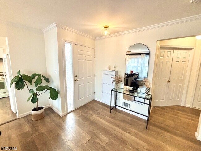 Foto del edificio - 702 Pinehurst Ct