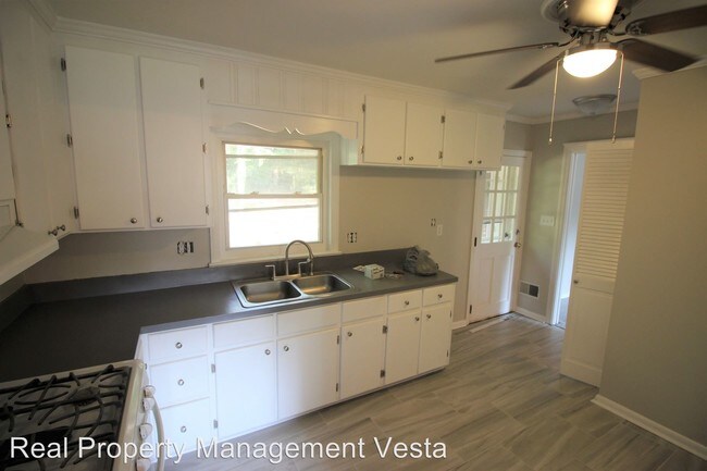 Building Photo - 4 br, 2 bath House - 2961 Crestline Drive