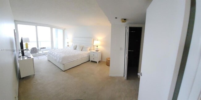 Foto del edificio - 1717 N Bayshore Dr