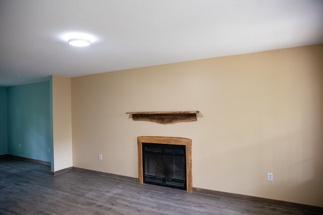 View from front door into living and dining room - 16 Townview Dr