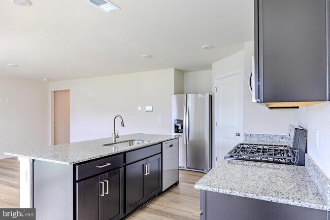 Foto del edificio - 110 Charing Cross Dr