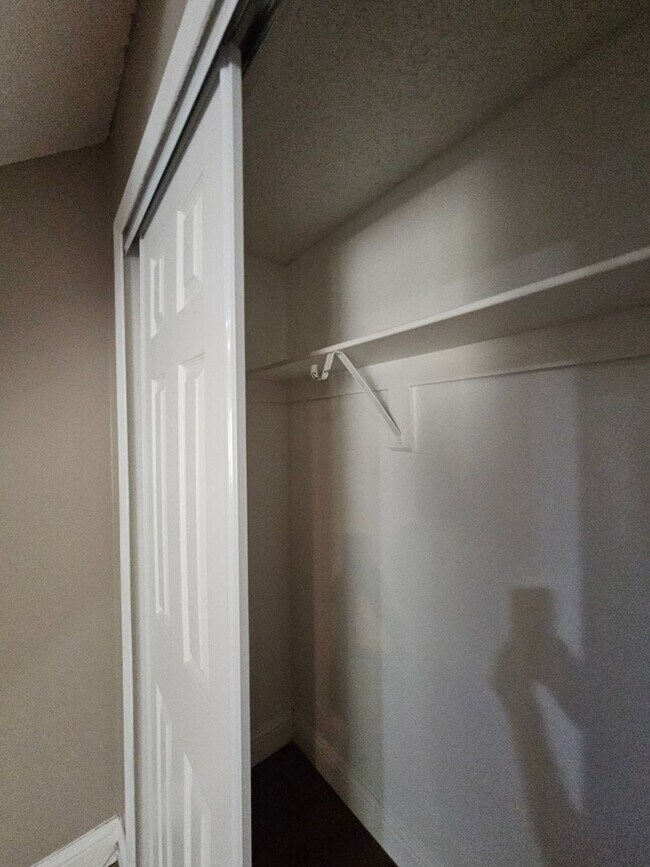 Foto del edificio - Super Cool 2 Bed 1 1/2 Bath Townhome w/ At...