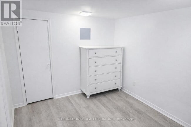 Building Photo - 92 Combe Ave