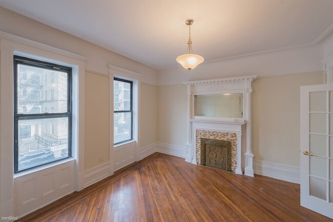 Building Photo - 4 br, 1.5 bath Apartment - 1268 Pacific St