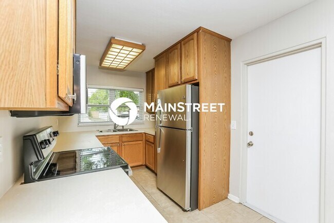 Building Photo - 3 Bedroom Pet-Friendly Home in ORLANDO, FL with Main Street Renewal