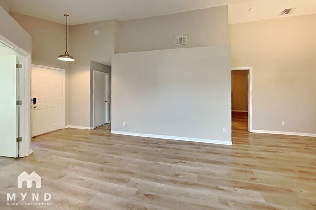 Foto del edificio - 915 River Wind Ave