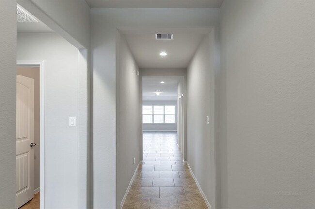Building Photo - 3042 Dripping Springs Ct