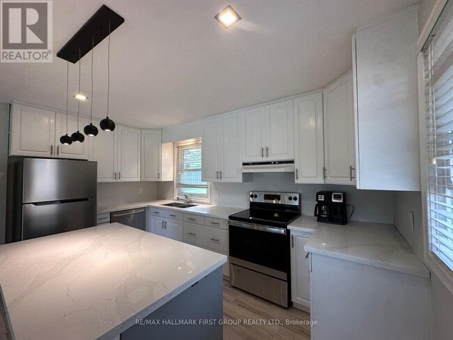 Building Photo - 714 Tennyson Ave