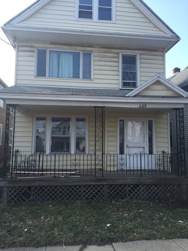 Primary Photo - 228 Weiss St