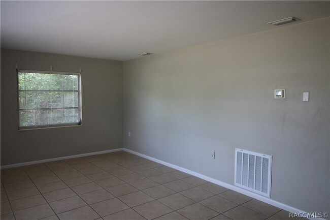 Building Photo - 13 S Washington St