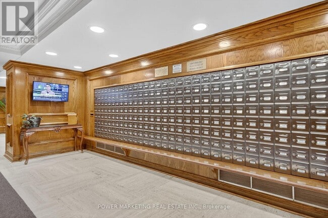 Building Photo - 500 Laurier Ave W