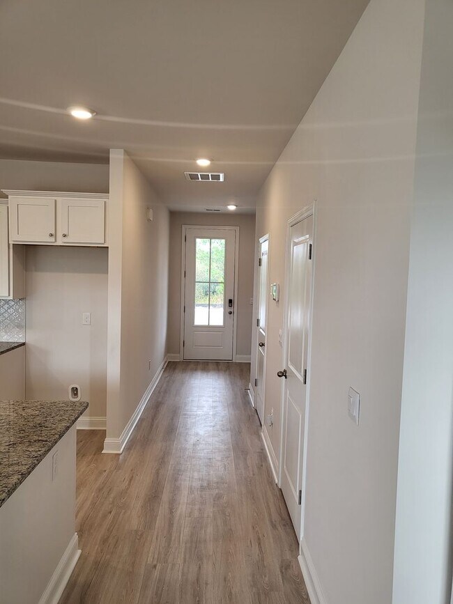 Foto del edificio - SPECIAL!  4 bedroom/3 bath home in The Parks - 1/2 off 2nd month rent