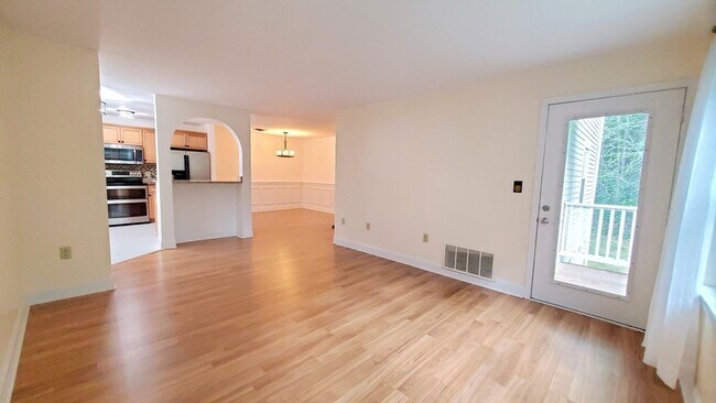 Building Photo - 450 Brookside Dr