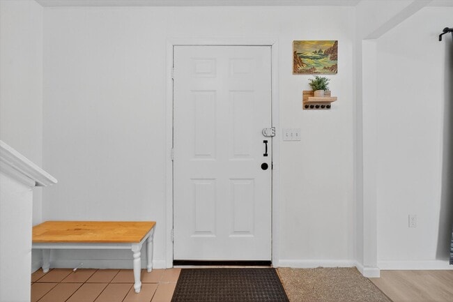 Building Photo - Gorgeous Mountain Views 3 BR, 2.5 BA Townh...