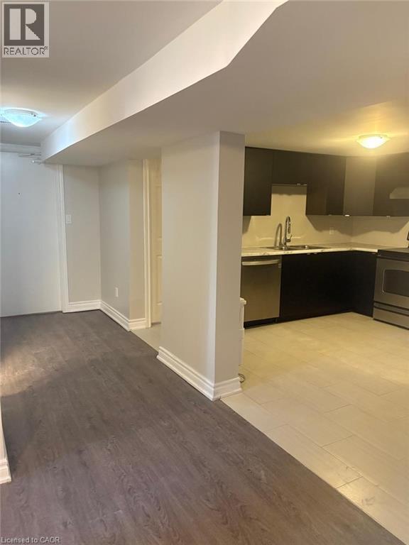 Building Photo - 4 Hart Pl