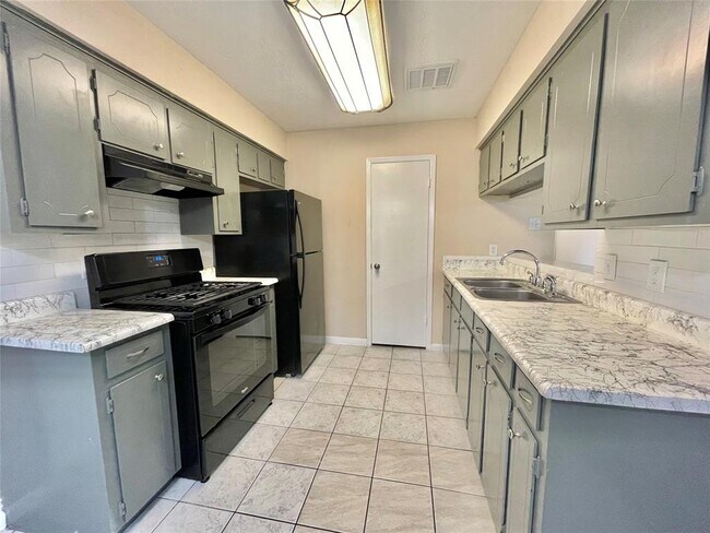Building Photo - 1306 Kappa St