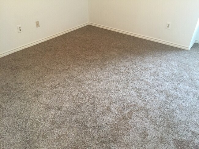 Photo - 3-2 DUPLEX! AVAILABLE NOW House