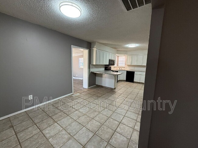 Foto del edificio - 306 E 3rd St