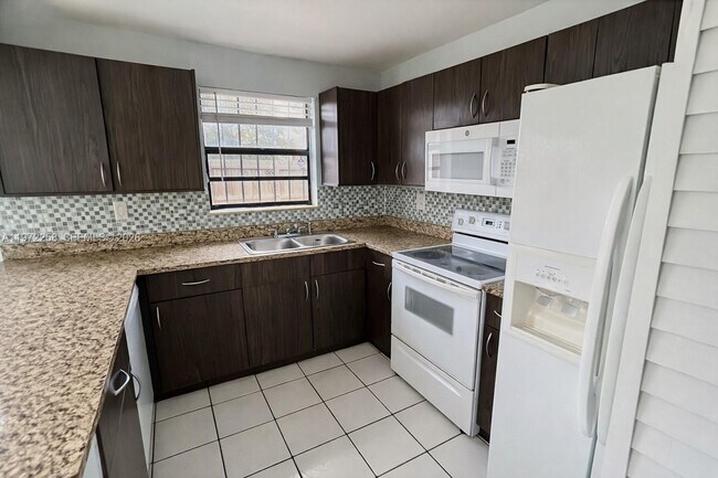 Foto del edificio - 10900 NW 7th St